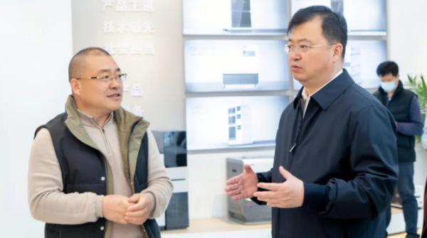 青島市嶗山區(qū)區(qū)長楊克敏帶隊工信局、統(tǒng)計局領(lǐng)導(dǎo)到訪盛瀚調(diào)研指導(dǎo)